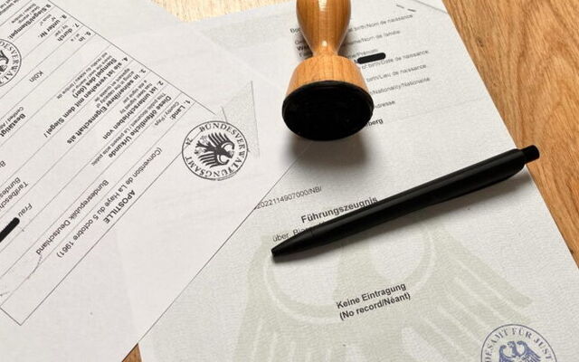 Una apostilla de la Haya con sello y firma