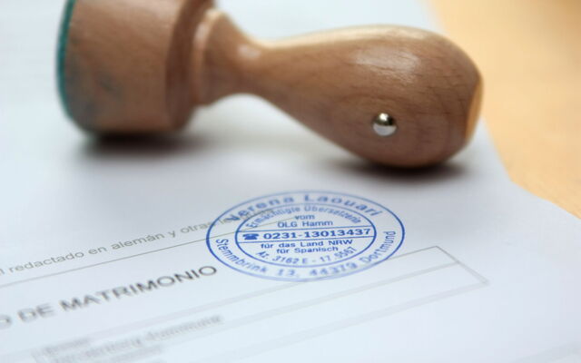 Beglaubigte Übersetzung mit Stempel und Unterschrift